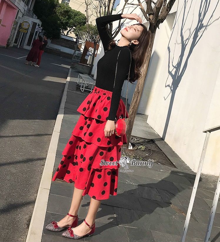 เสื้อกระโปรงเสื้อผ้าไหมพรมสีดำ