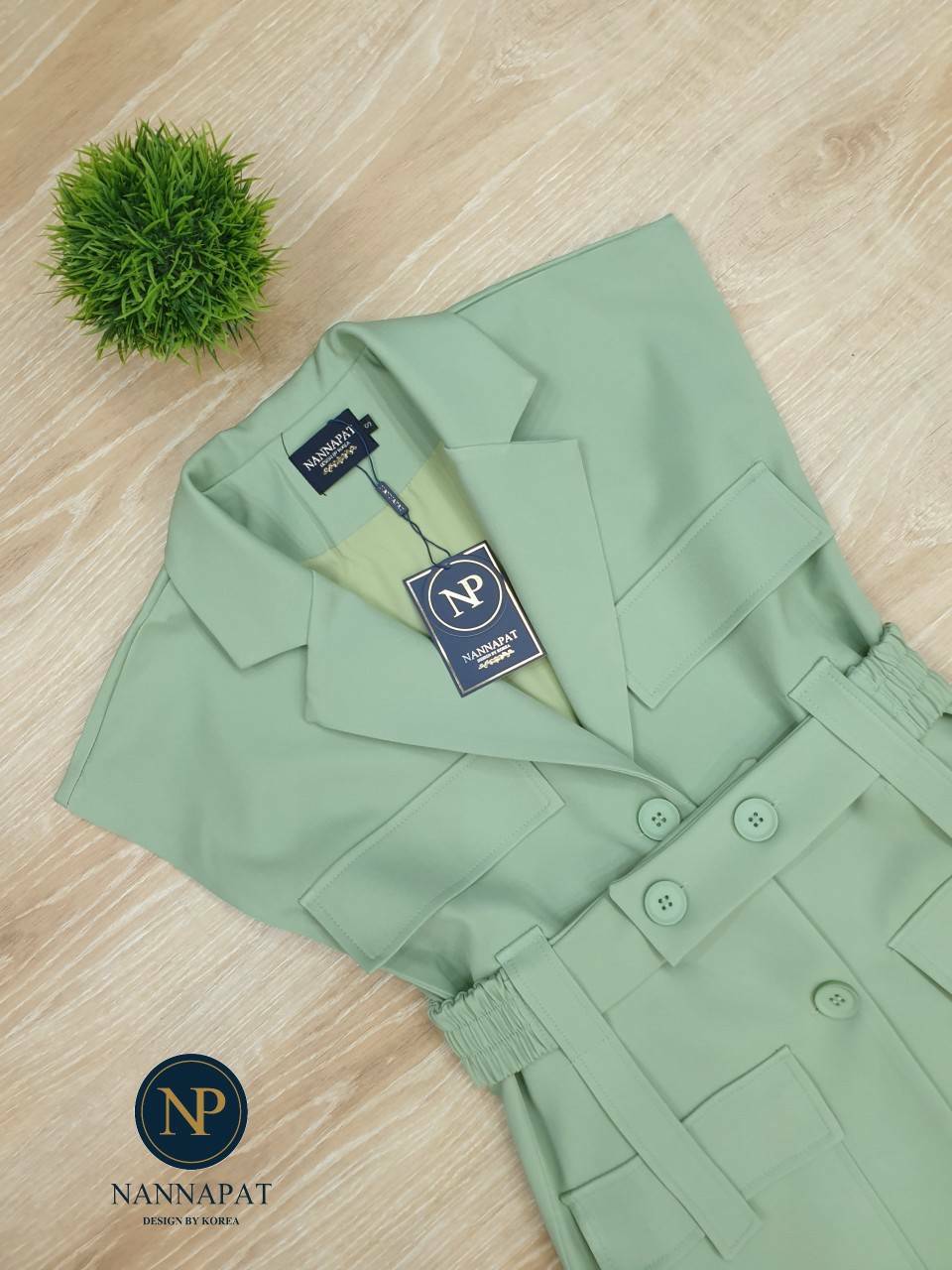 เสื้อคอปกแขนกุดกระดุมหน้า