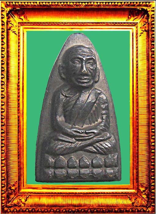 หลวงปู่ทวดหลังหนังสือพิมพ์ใหญ่วงเดือน องค์ที่ 3