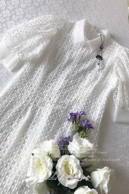 เดรสสีขาวเนื้อผ้า Tulle แบบโปร่ง