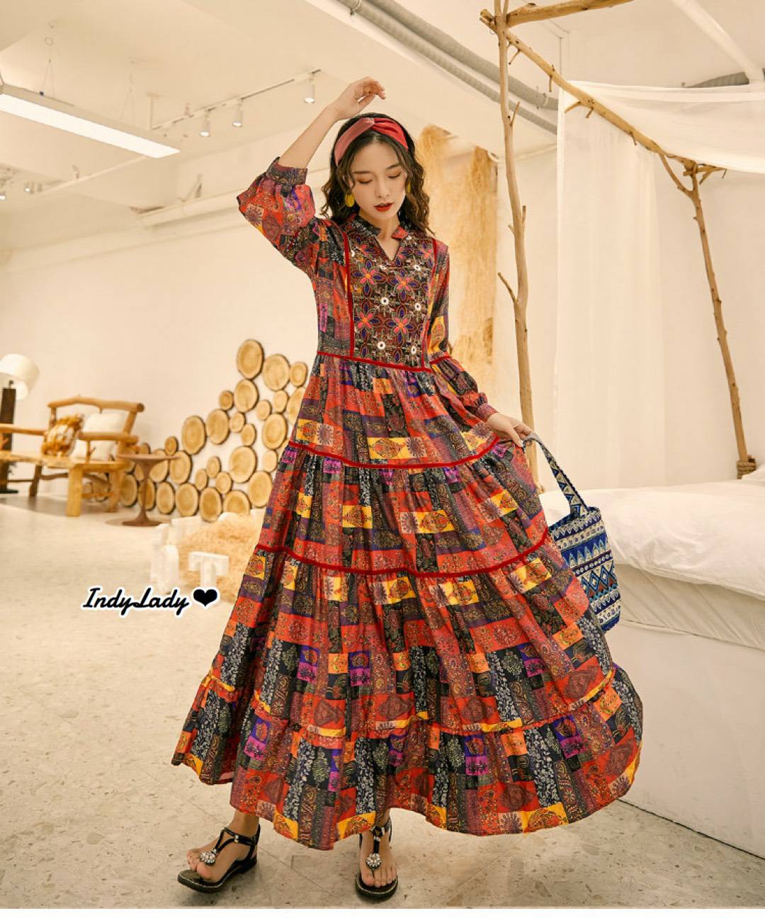 Maxi Dress แขนยาว แต่งปักด้านหน้า