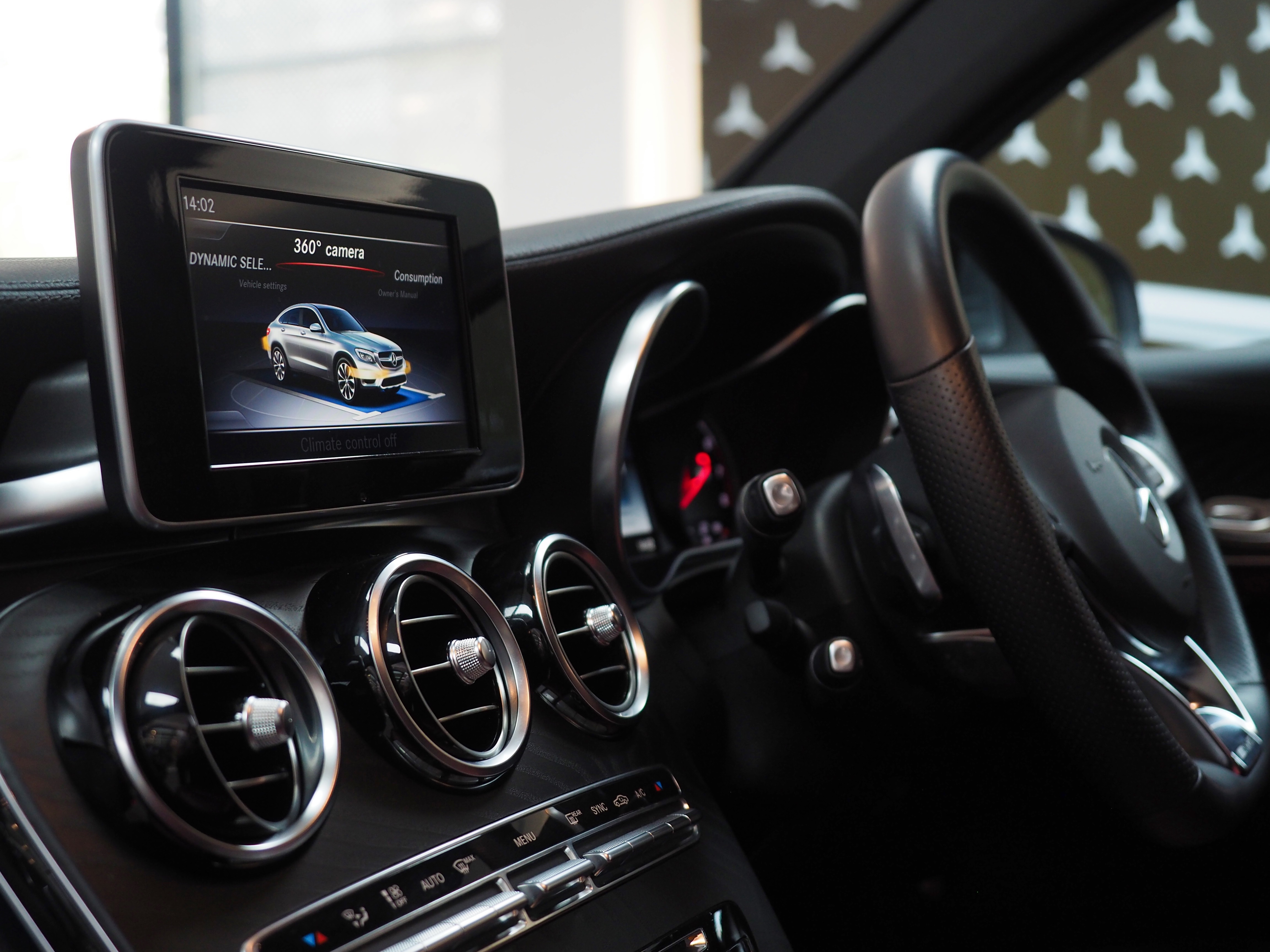 จองแล้ว GLC250 AMG Coupe 4Matic W253