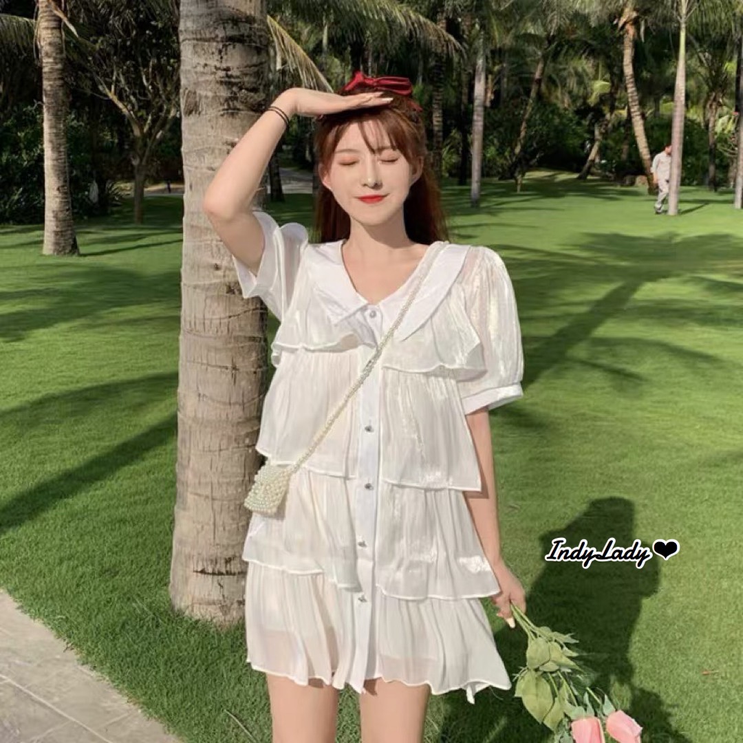 ดรสสั้น สีขาว คอปก เนื้อผ้าเป็นเงาๆ