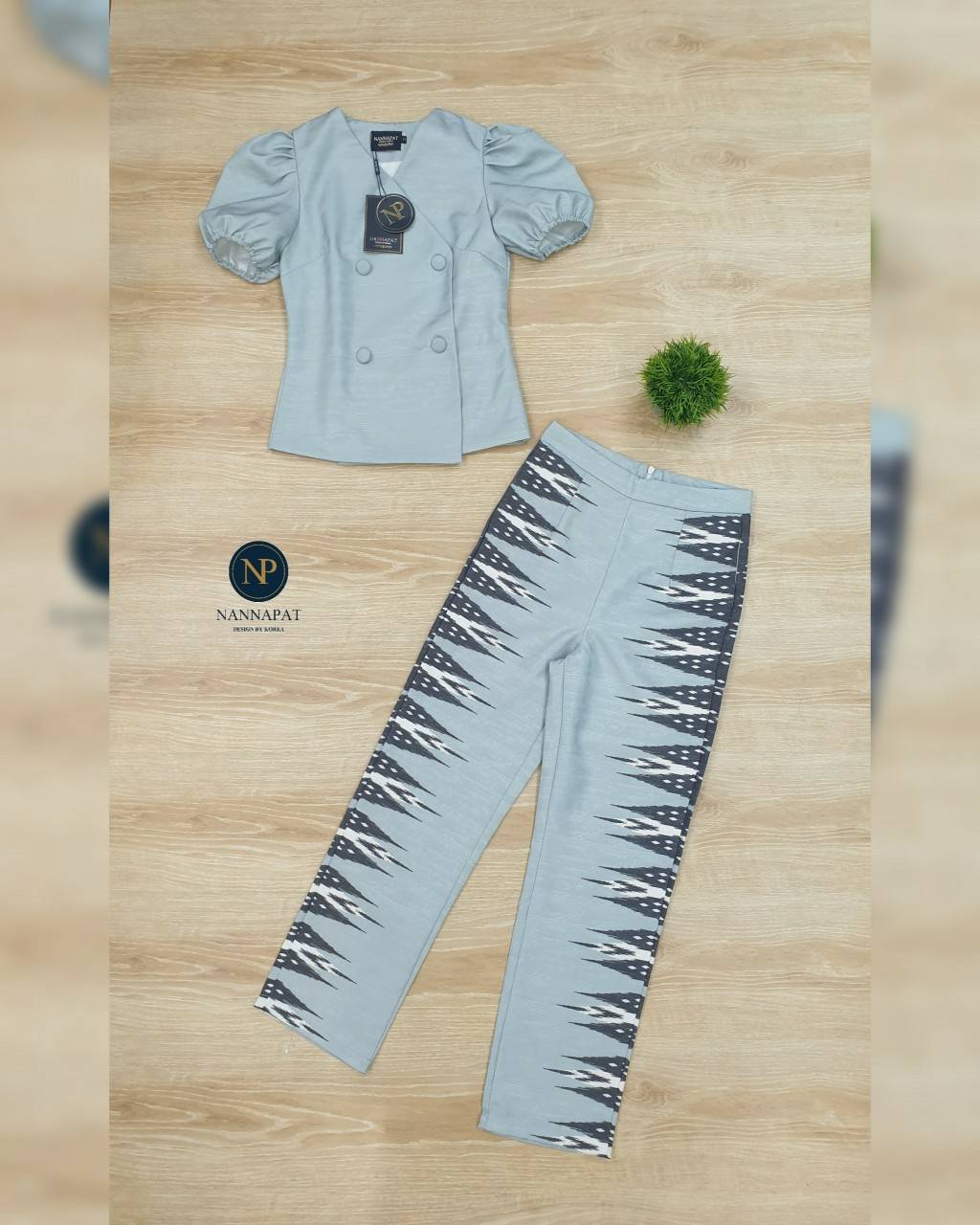 เสื้อกระดุมหน้าแขนตุ๊กตา