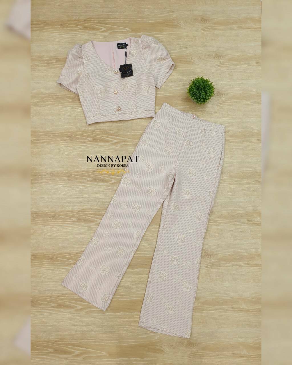 ผ้าทอลายกุหลาบ มีเทรคเชอร์