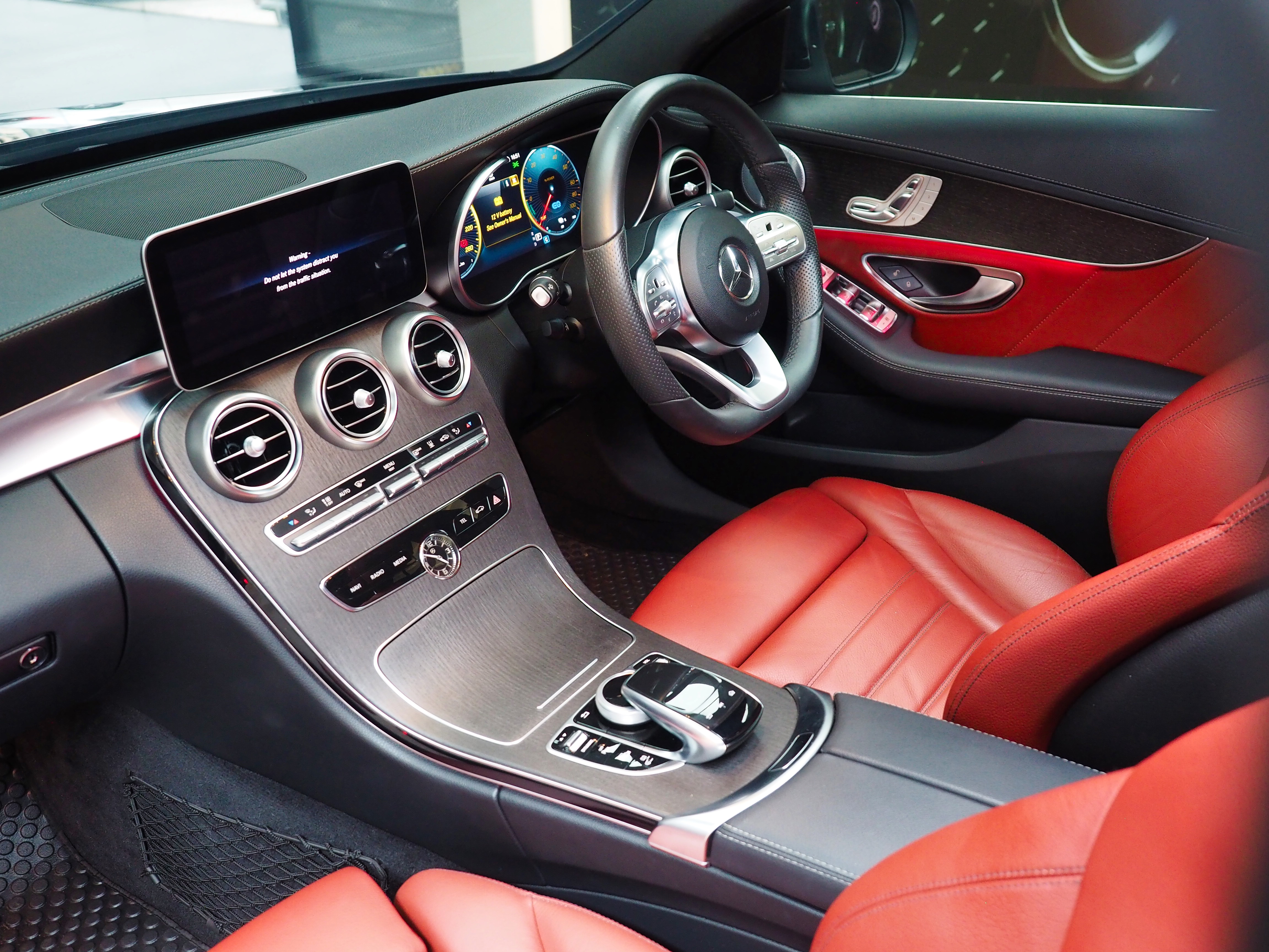 จองแล้ว C300e Plug in Hybrid AMG W205