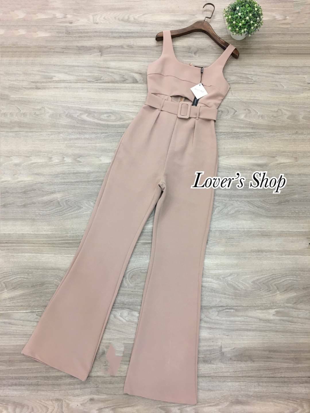 จั้มสูทขายยาวลุคเรียบหรูดูไฮโซ