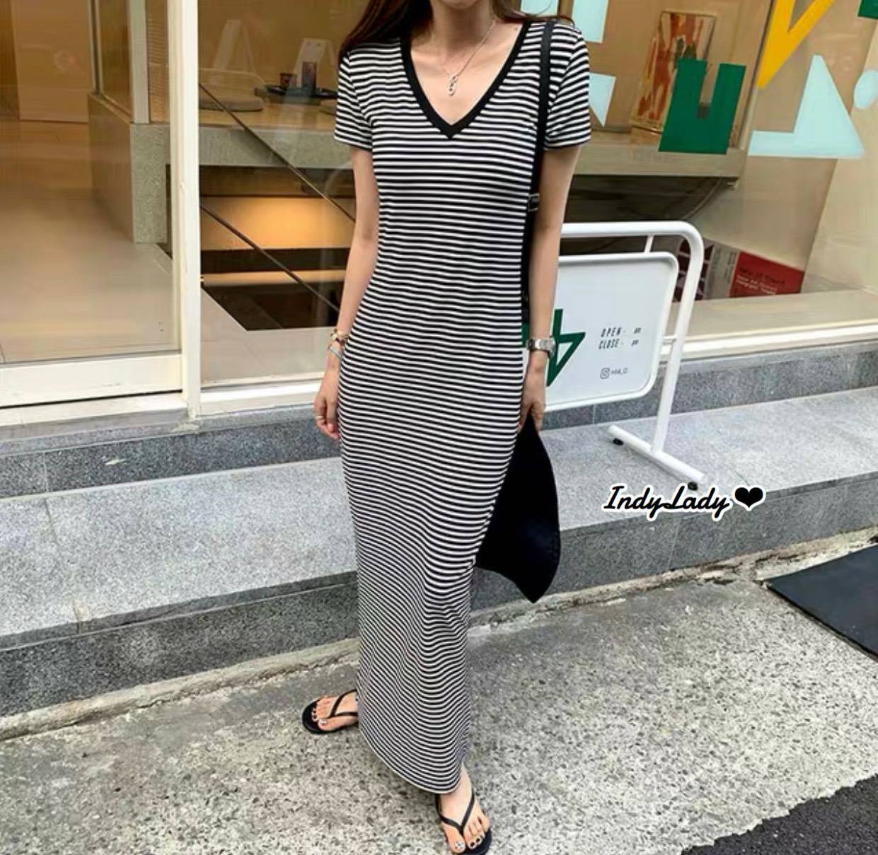 Dressแขนสั้นลายริ้วคอวี