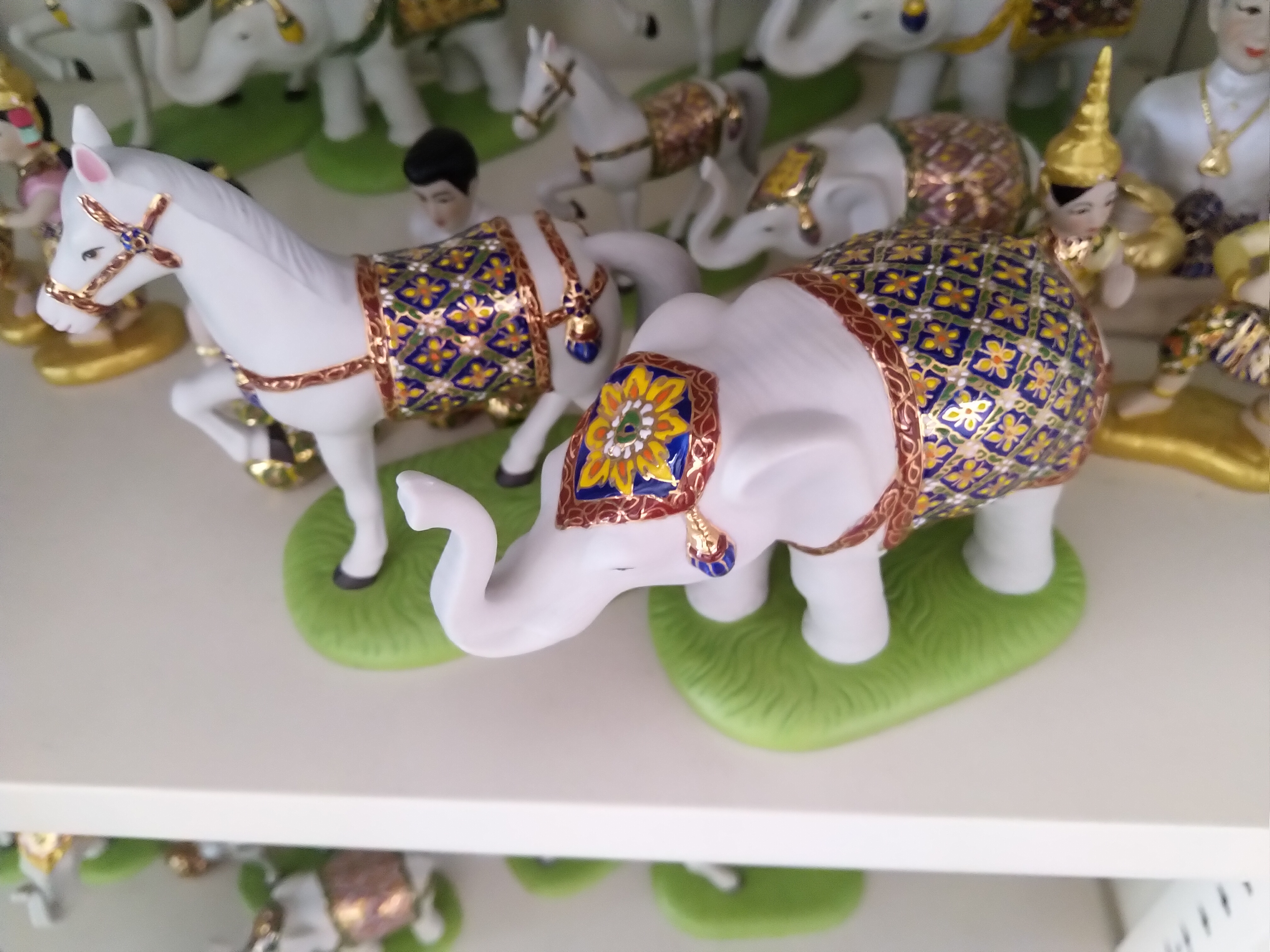 ตุ๊กตาช้างม้าเบญจรงค์คู่ละ