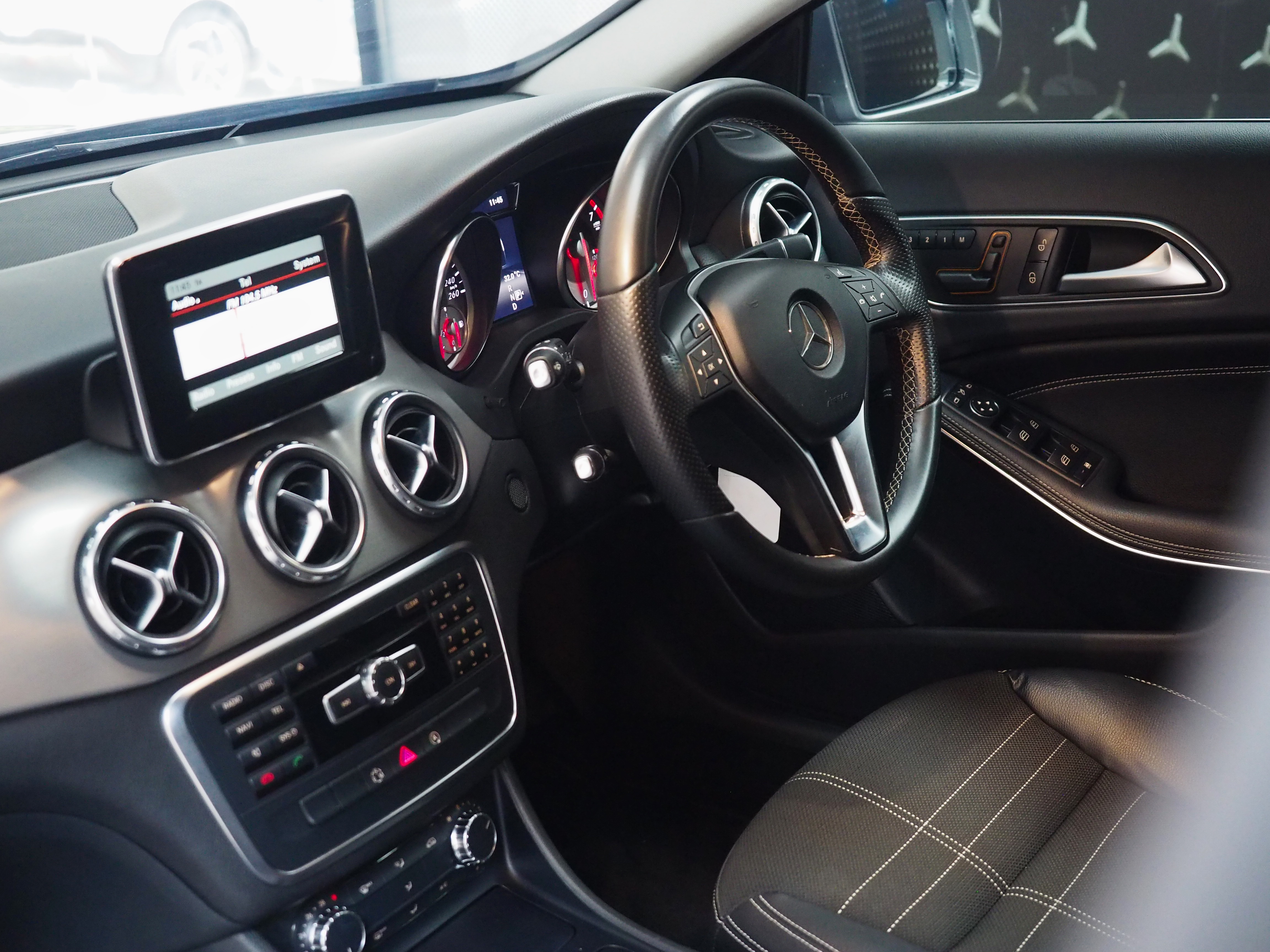 จองแล้ว GLA200 Urban W156