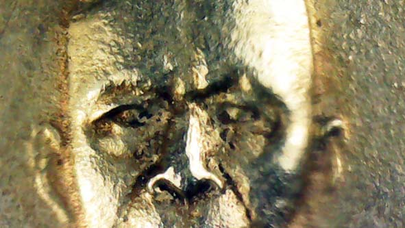 เหรียญรุนสองแจกพ่อครัวเนื้ออัลปาก้าหลวงพ่อแดงวัดเขาบันไดอิฐ องค์ที่ 1