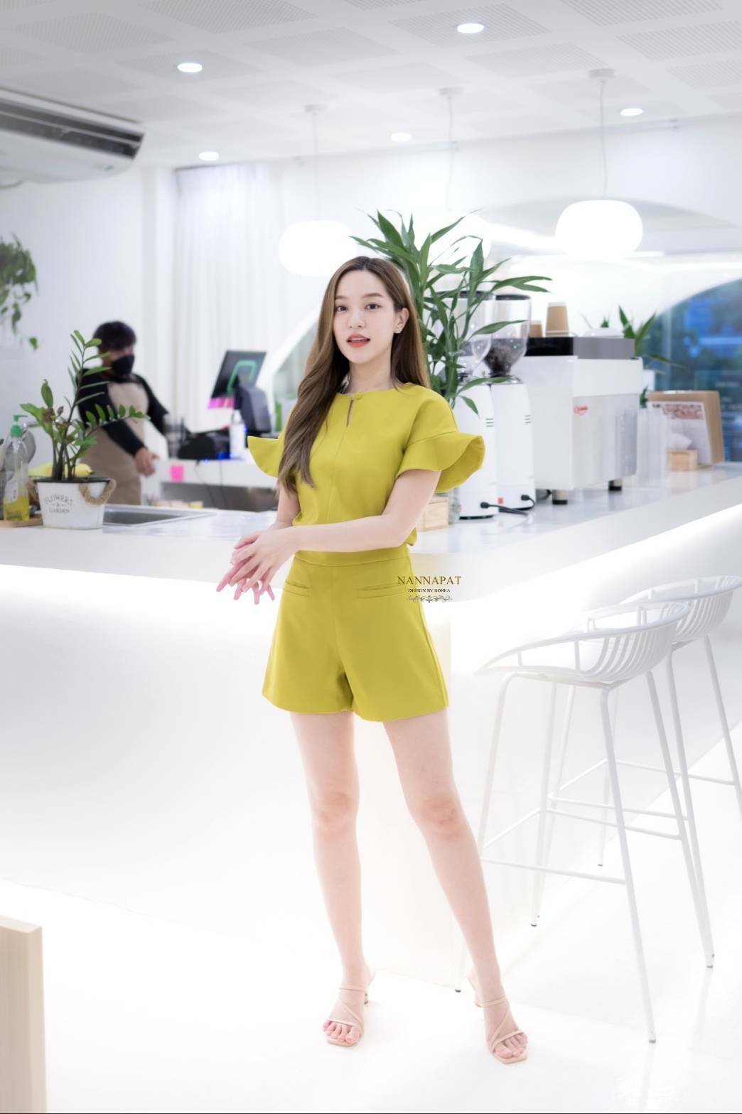 เสื้อซิปข้าง แต่งกระดุมคอ สีเหลือง