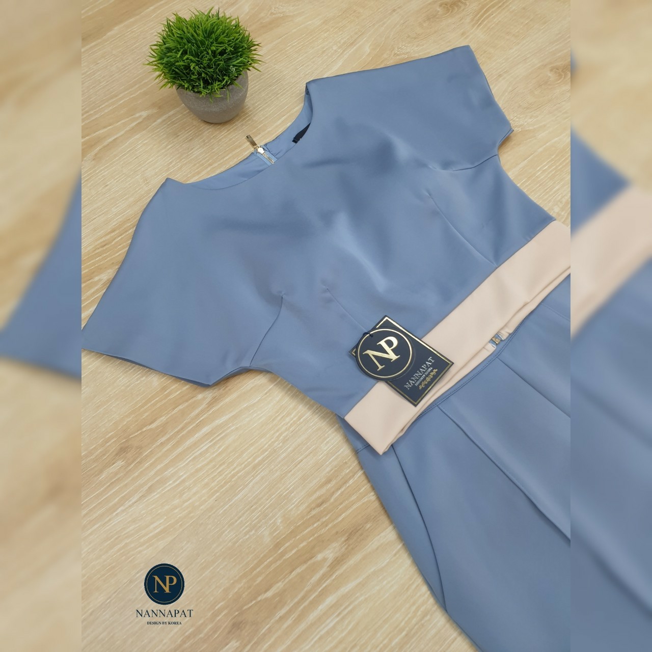 เสื้อซิปหลังตัดขอบเอวดำ