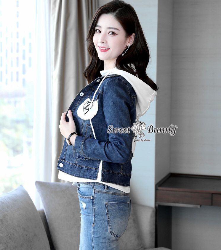 แจ๊คเก็ตมีหมวก ทรงเปิดหน้า ด้านหน้ามีกระเป๋าสกรีนตัว Z