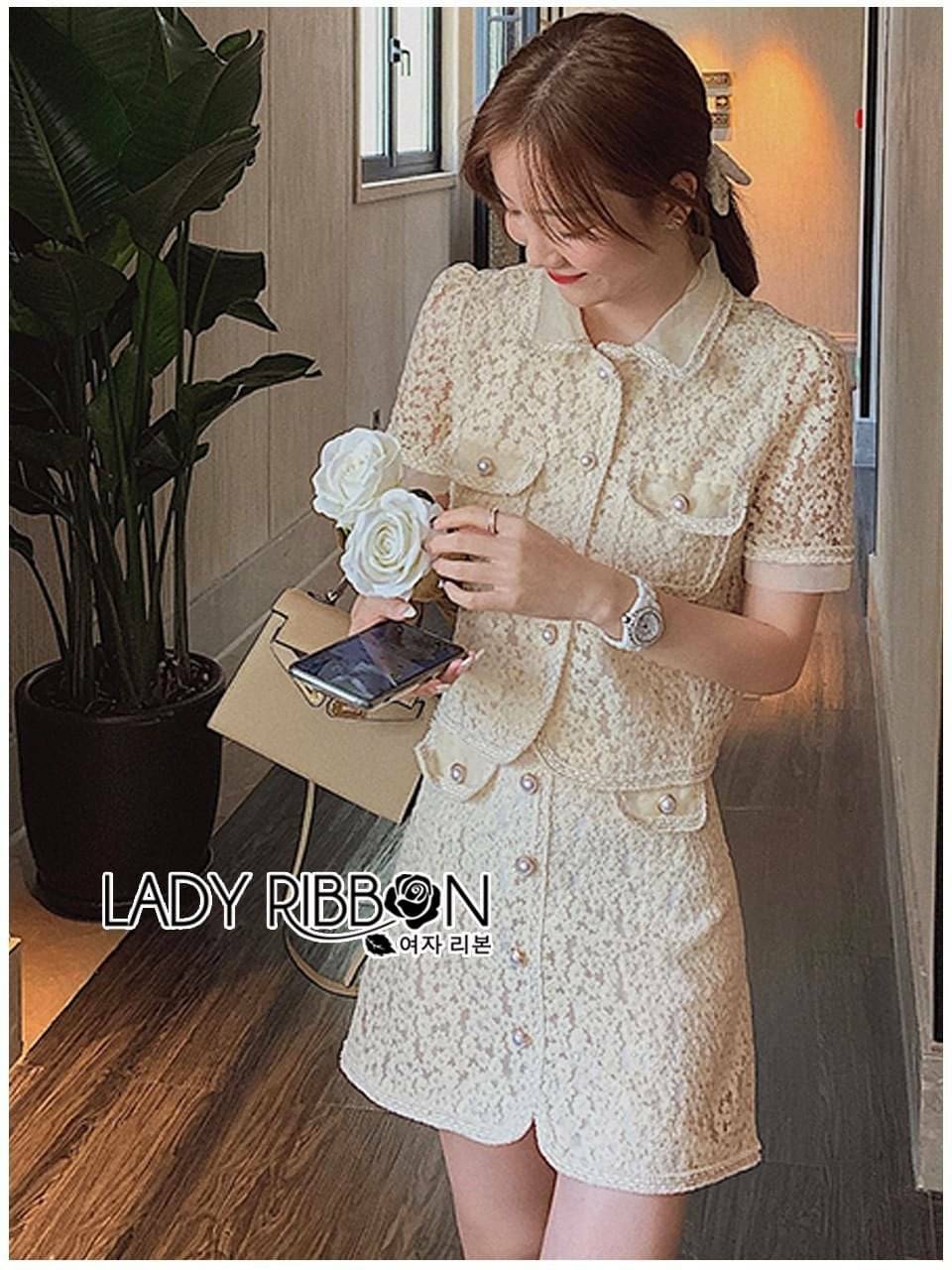 เสื้อและกระโปรงผ้าลูกไม้สีครีม