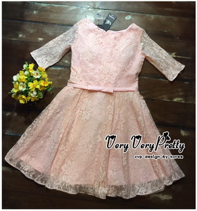 ชุดเดรสลูกไม้สีชมพูโอรส