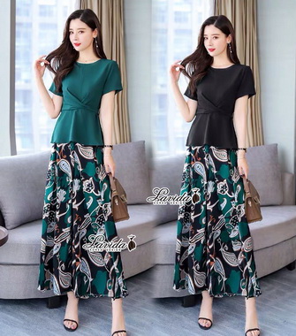 เซตเสื้อ+กางเกง ตัวเสื้อมาในผ้าสีพื้นทรงคอกลมแขนสั้น