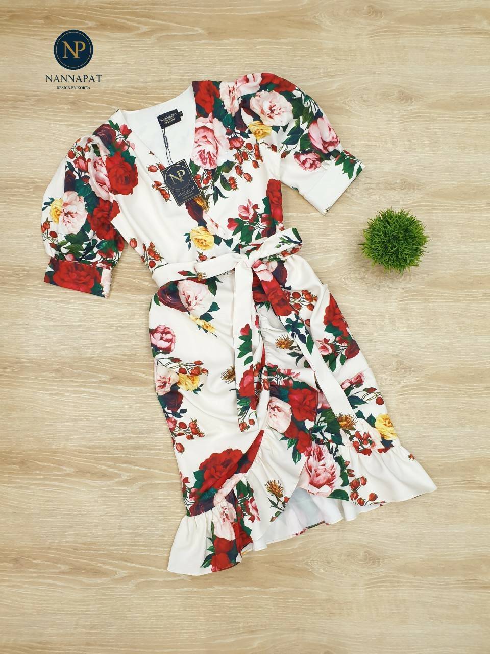 เดรสลายกุหลาบสีสวยสด