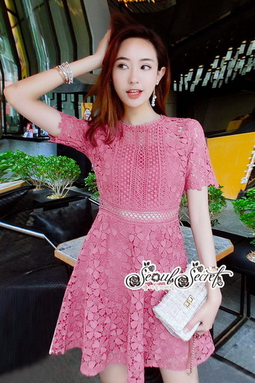 เดรสทรงแขนสั้นสีชมพูบานเย็น