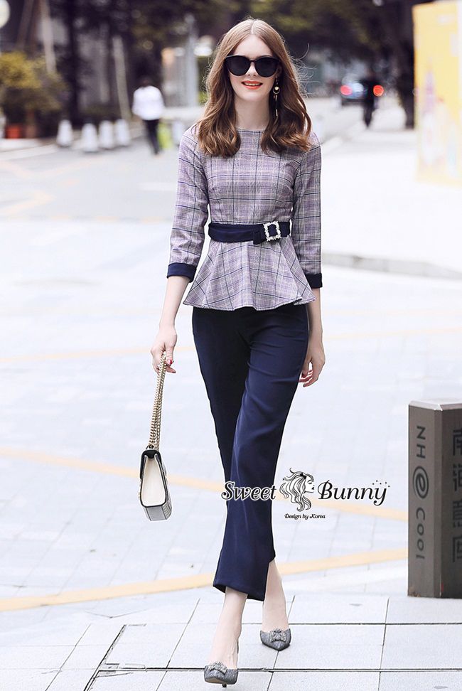 เซทเสื้อคอกลมแขนยาวเลยศอกนิดหน่อย มีเข็มขัดหัวเพชร