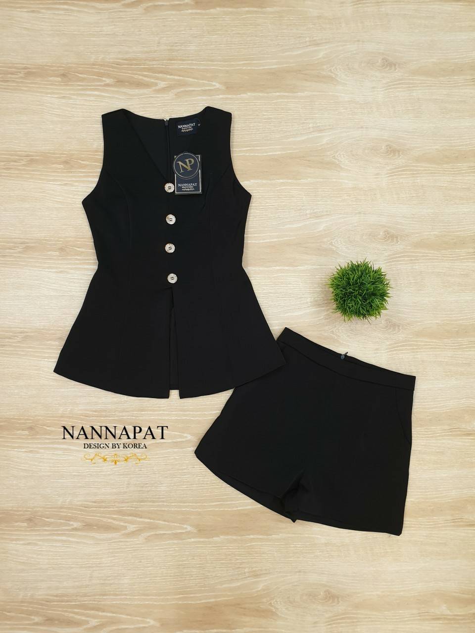 เสื้อซิปหลัง ผ่าหน้าแต่งกระดุมหน้า