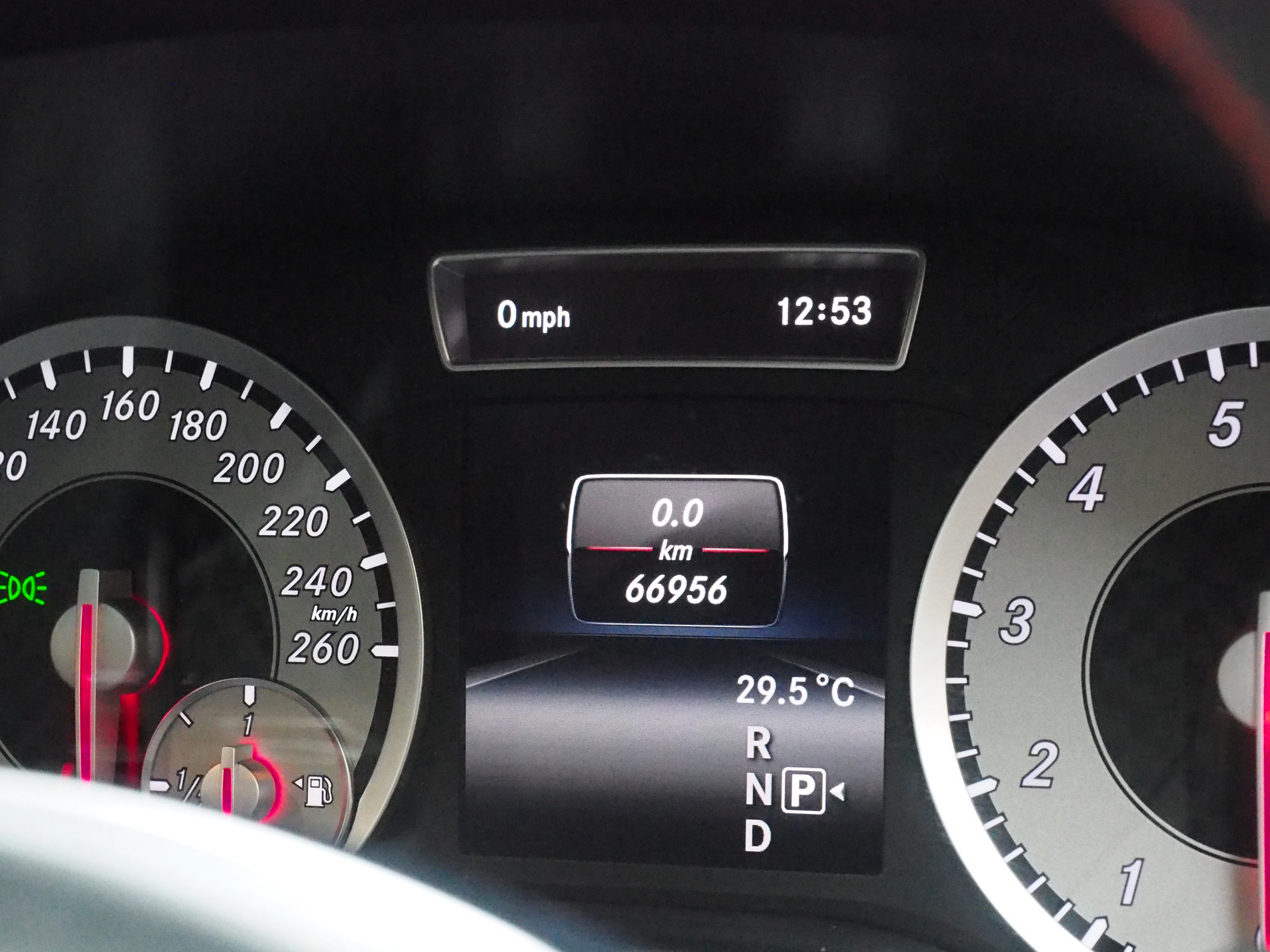 จองแล้ว A250 AMG Sport W176