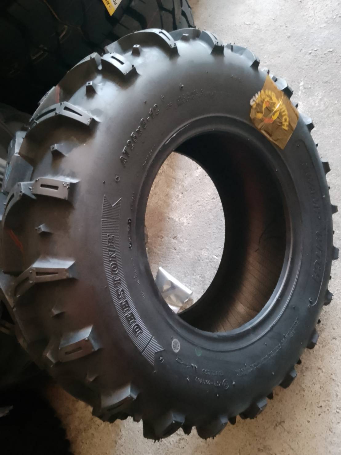 ยางรถเอทีวี (ATV) ยี่ห้อ DEESTONE รุ่น D932 ขนาด 26X10.00-12 , 26X12.00-12 , 27X10.00-12 , 27X12.00-12 , 28X10.00-12 , 28X12.00-12 , 24X11.00-10 , 25X10.00-12 , 25X12.00-10 , 25X12.00-9 , 25X8.00-12 ,25X12.00-9