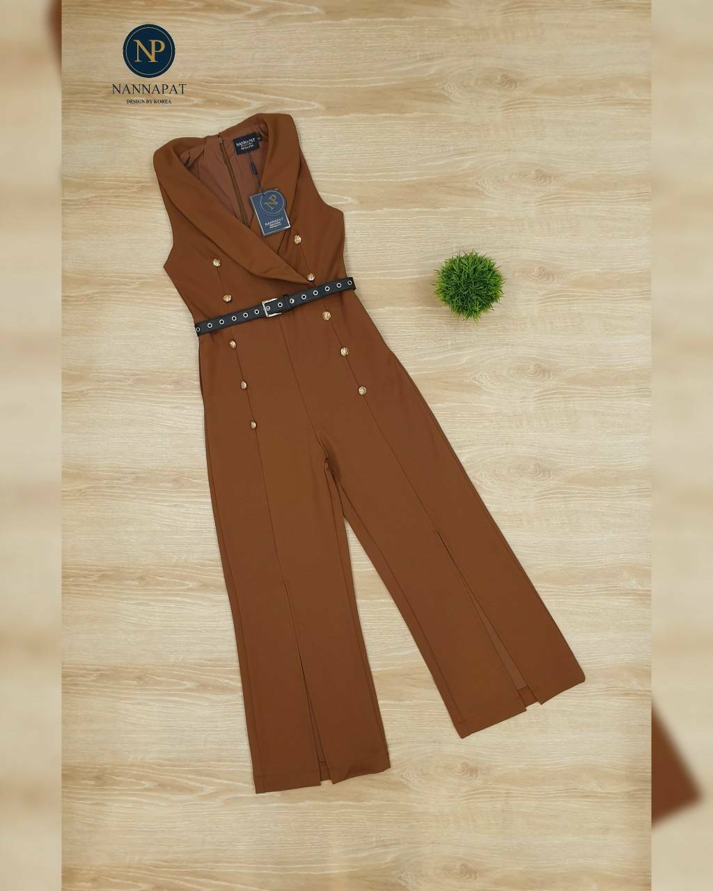 จั้มสูทแต่งกระดุมกางเกงผ่าหน้า