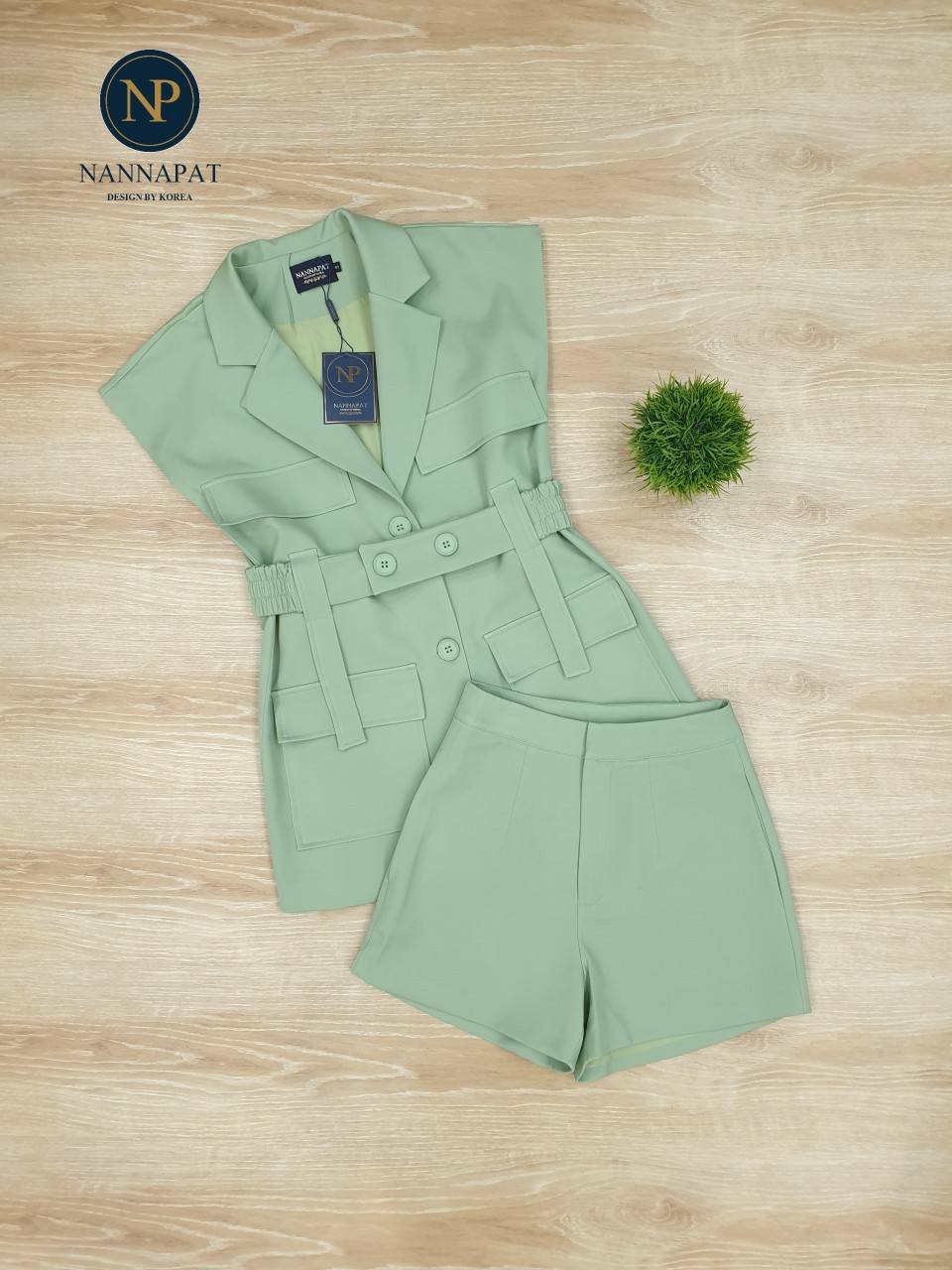 เสื้อคอปกแขนกุดกระดุมหน้า