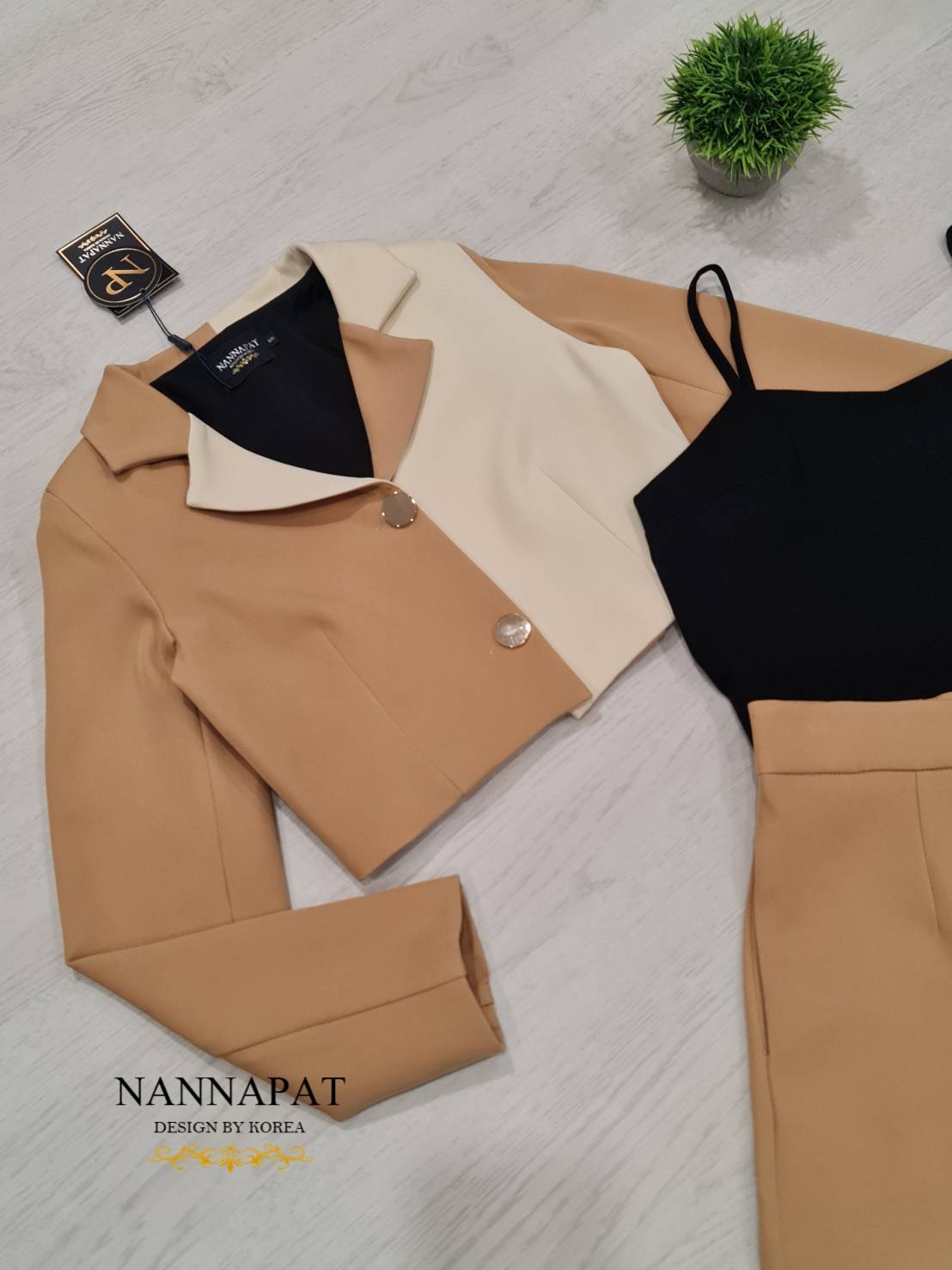 เสื้อคลุมทูโทน กระดุมหน้า พร้อมเสื้อยืดสายเดี่ยว