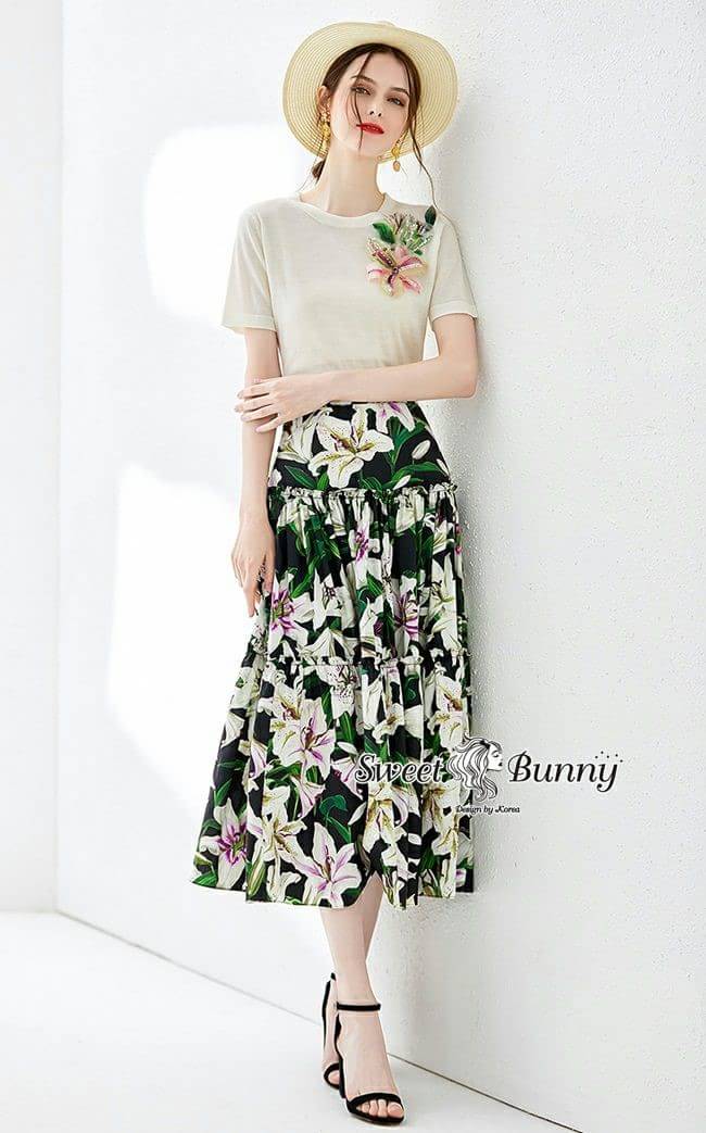เสื้อยืดคอกลมแขนสั้น อกปักดอกไม้ผ้า