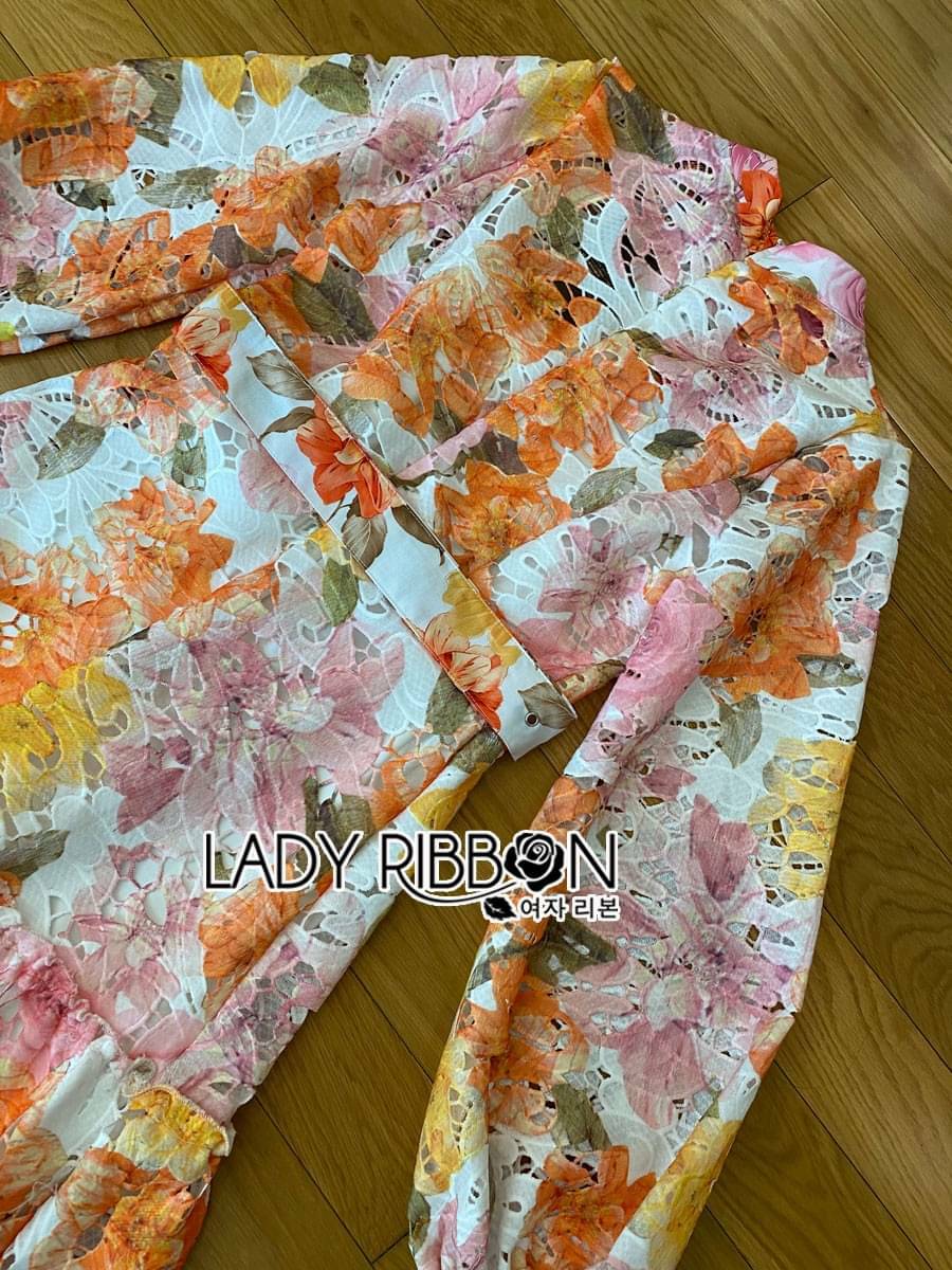 เดรสลูกไม้สีสันสดใส ทอฉลุลาย