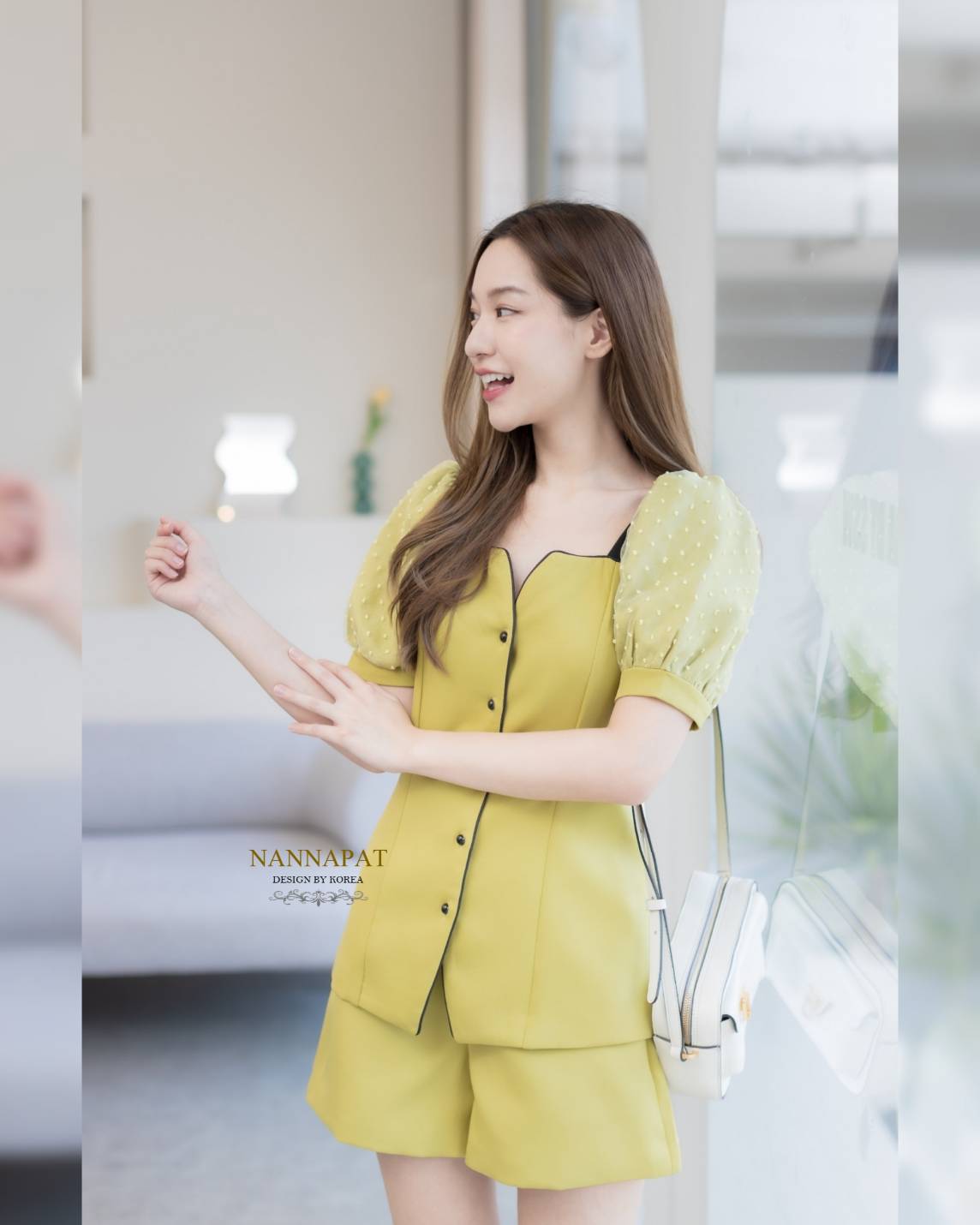 เสื้อกระดุมหหน้า แขนแต่งผ้าลูกไม้