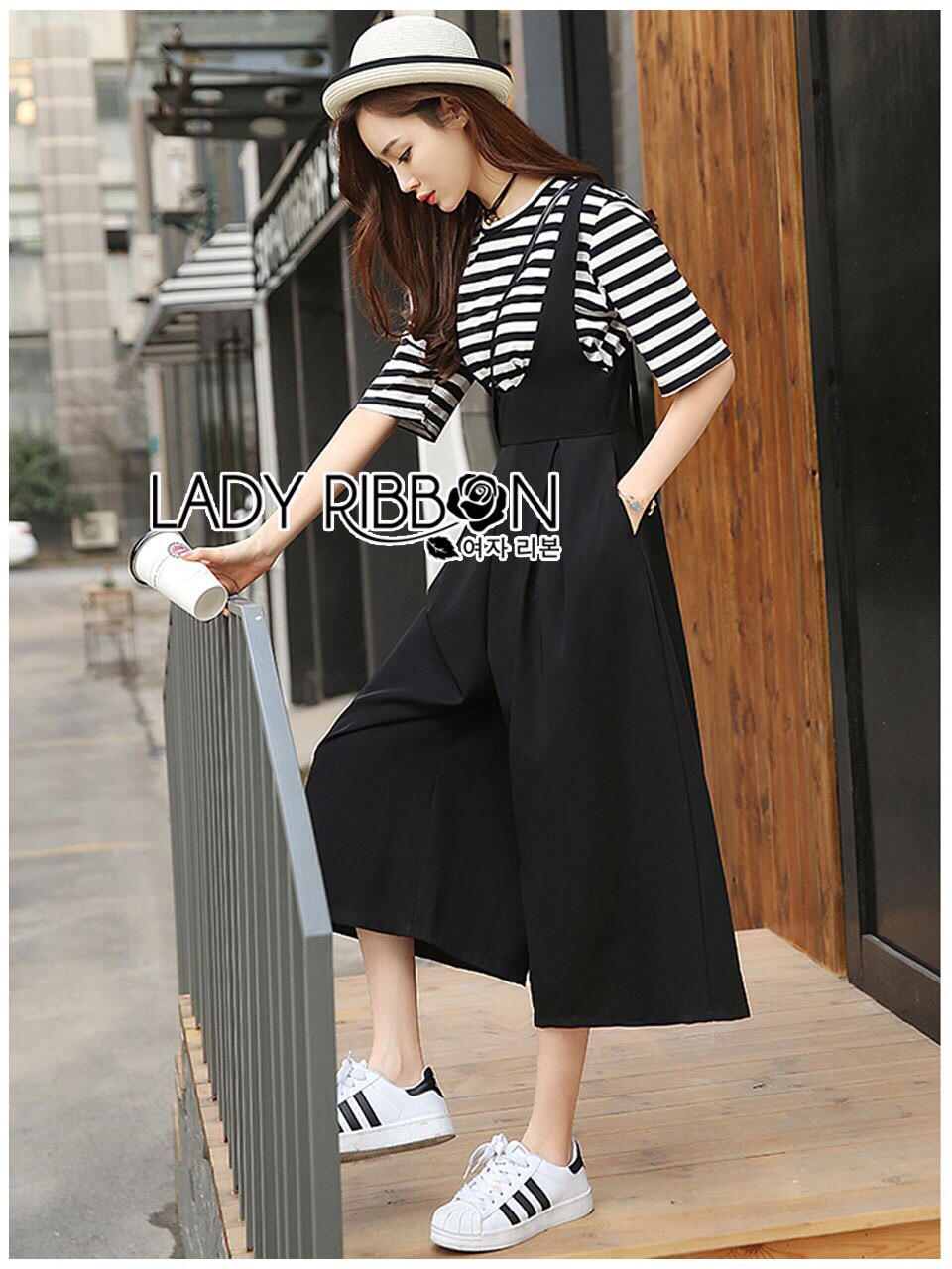 Lady Ribbon Online เสื้อผ้า ออนไลน์ LR05130616 🎀 Lady Ribbon's Made 🎀 Lady Alicia Striped and Laser-Cut T-Shirt and Black Overall Set
