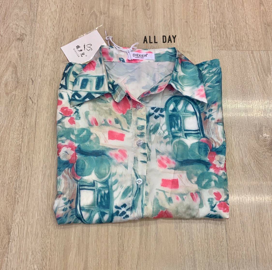 เชิ้ตทรง oversize ปริ้นท์ลายกราฟฟิก