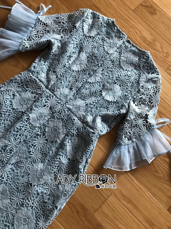 เดรสผ้าลูกไม้สีเขียวมิ้นท์อ่อนตกแต่งแขนเสื้อระบาย