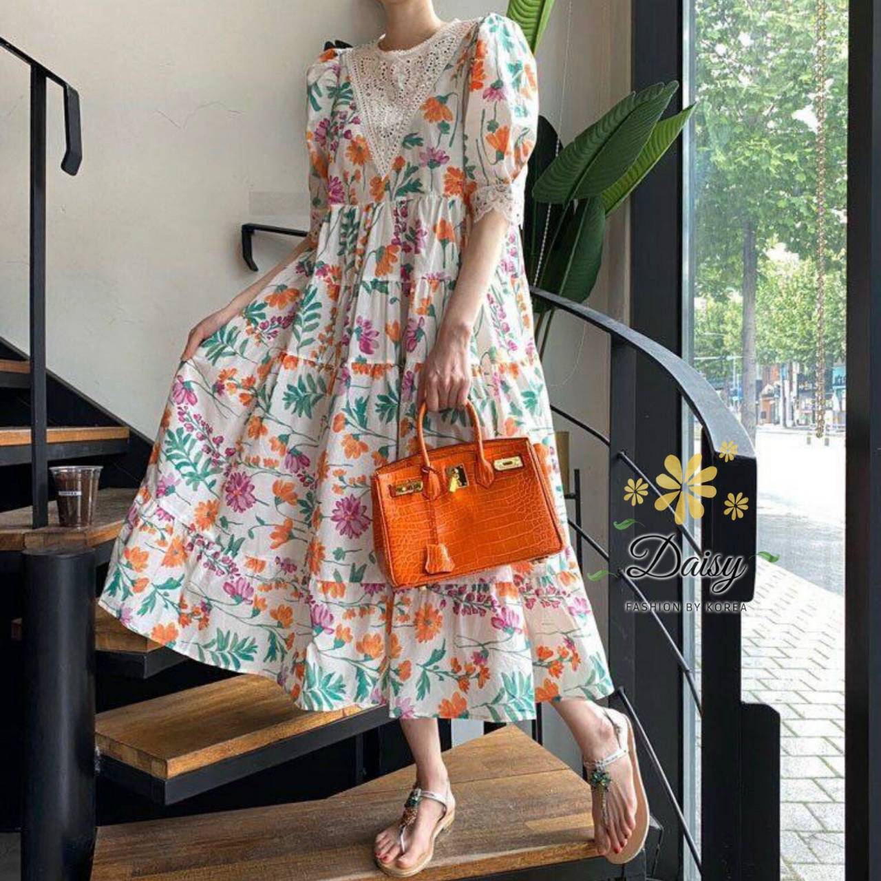 เดรสคอวีผ้าจอเจียร์สีขาว
