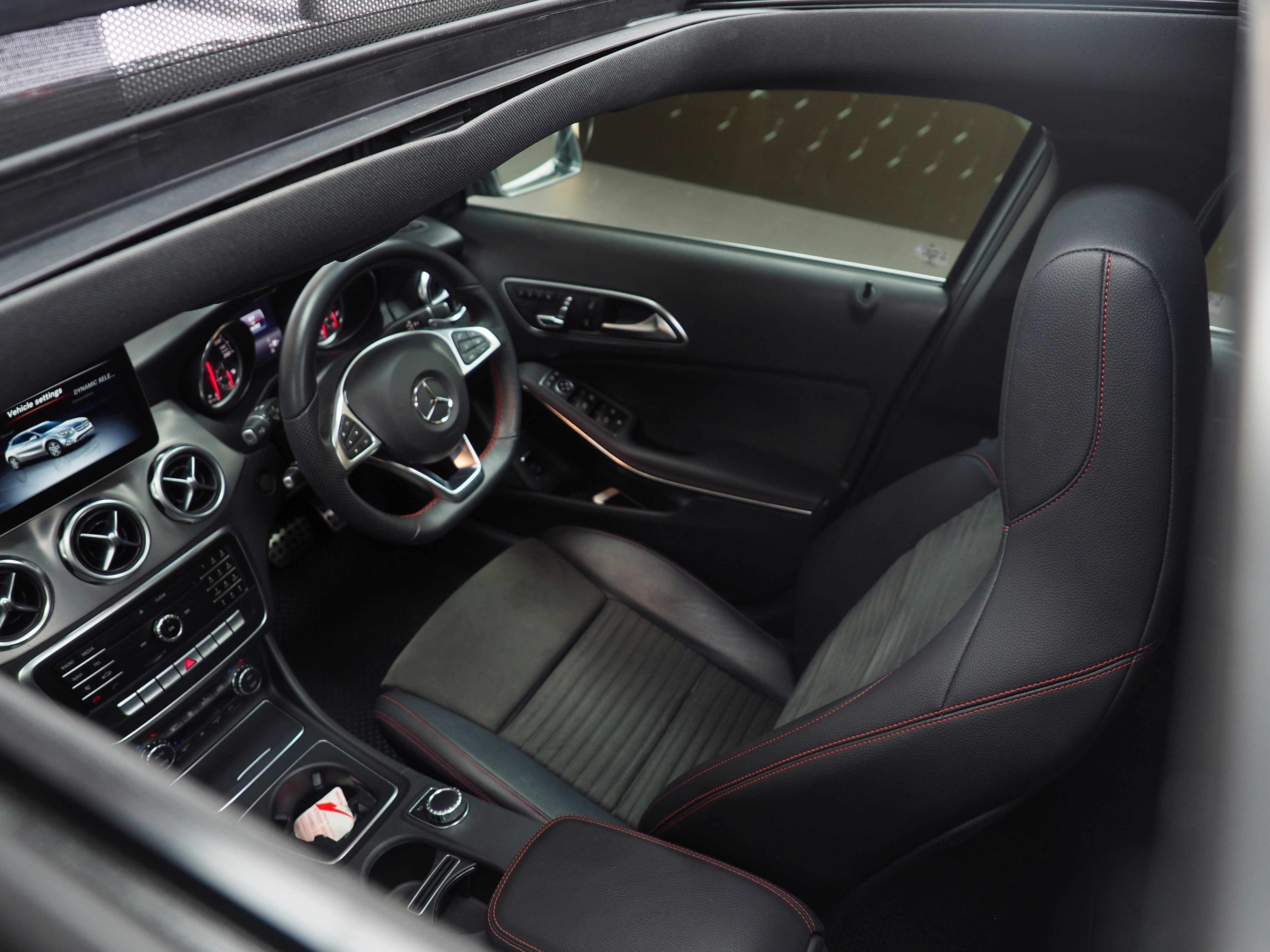 จองแล้ว GLA250 AMG Dynamic W156