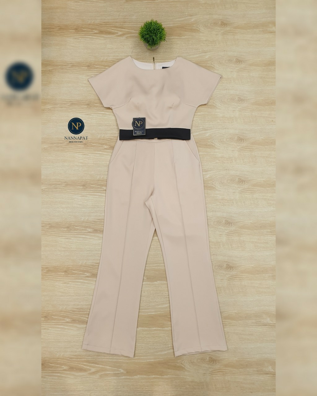 เสื้อซิปหลัง ตัดขอบเอวดำ