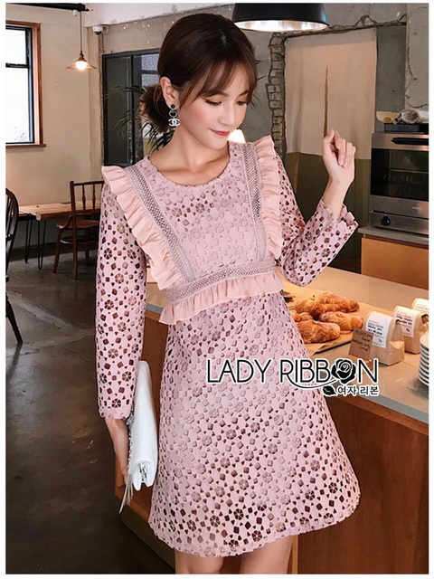 เดรสสั้นผ้าลูกไม้สีชมพูตกแต่งระบาย