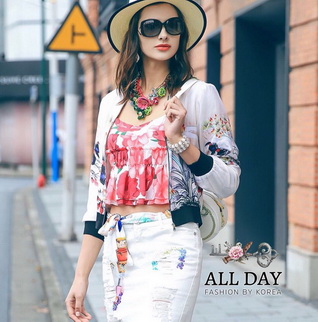 แจ็คเก็ตสีครีมเสื้อคลุมสวยๆ