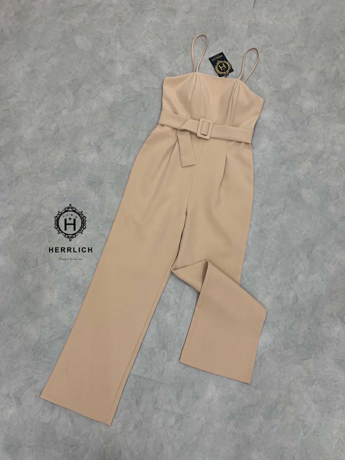 จั้มสูทสายเดี่ยว มาพร้อมเข็มขัด