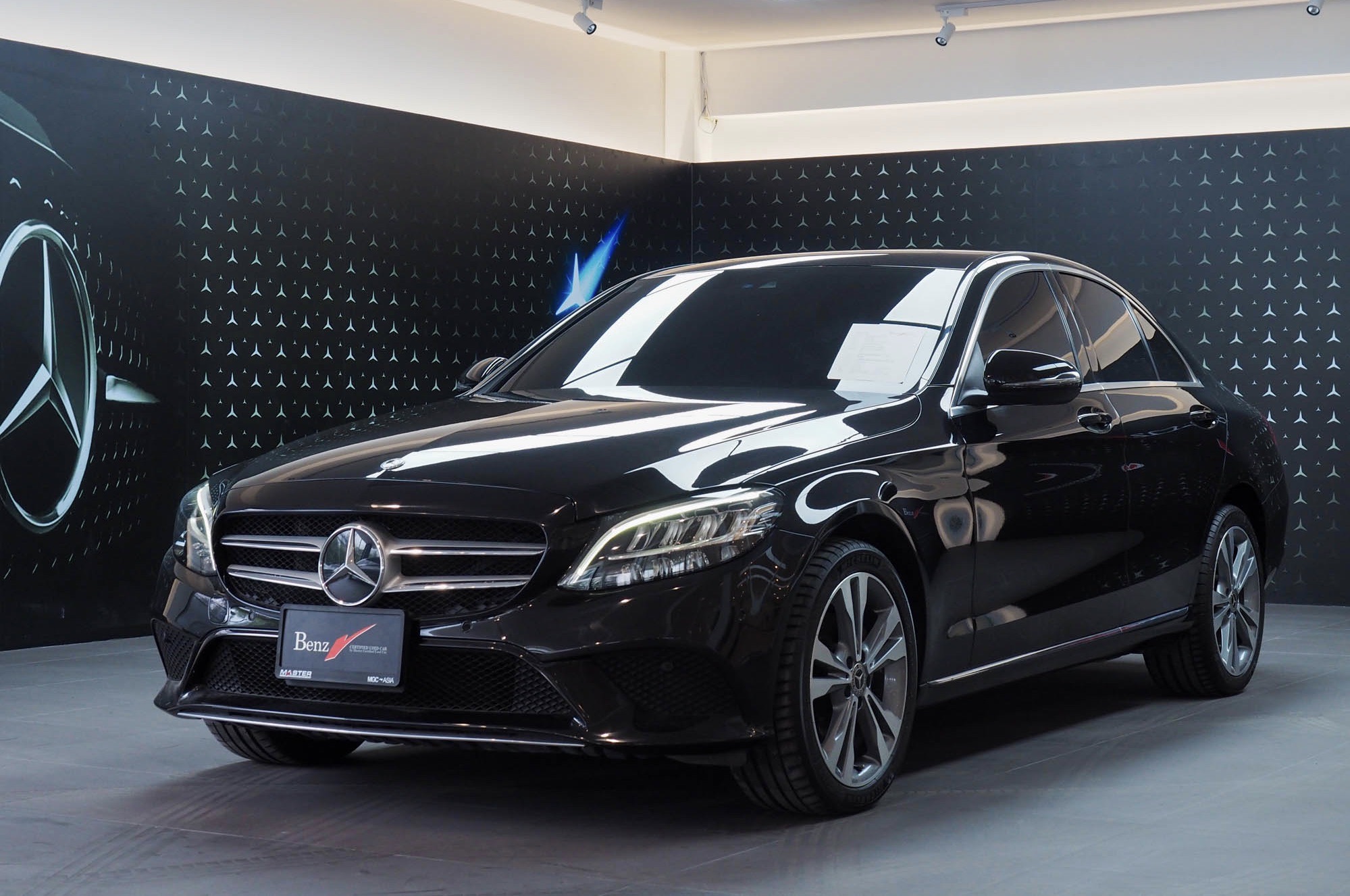 จองแล้ว C220d Avantgarde W205