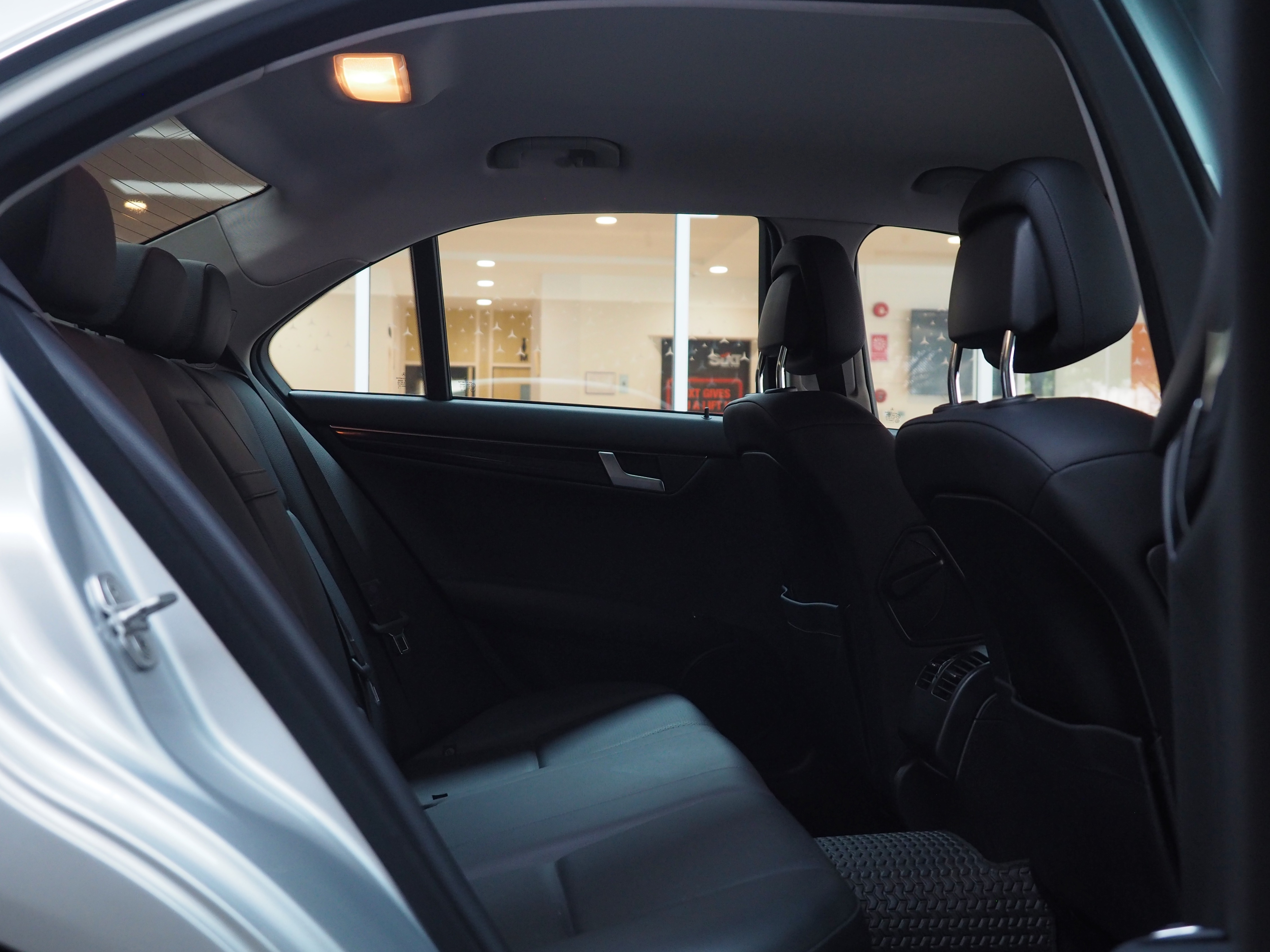 จองแล้ว C200 CGI Style W204