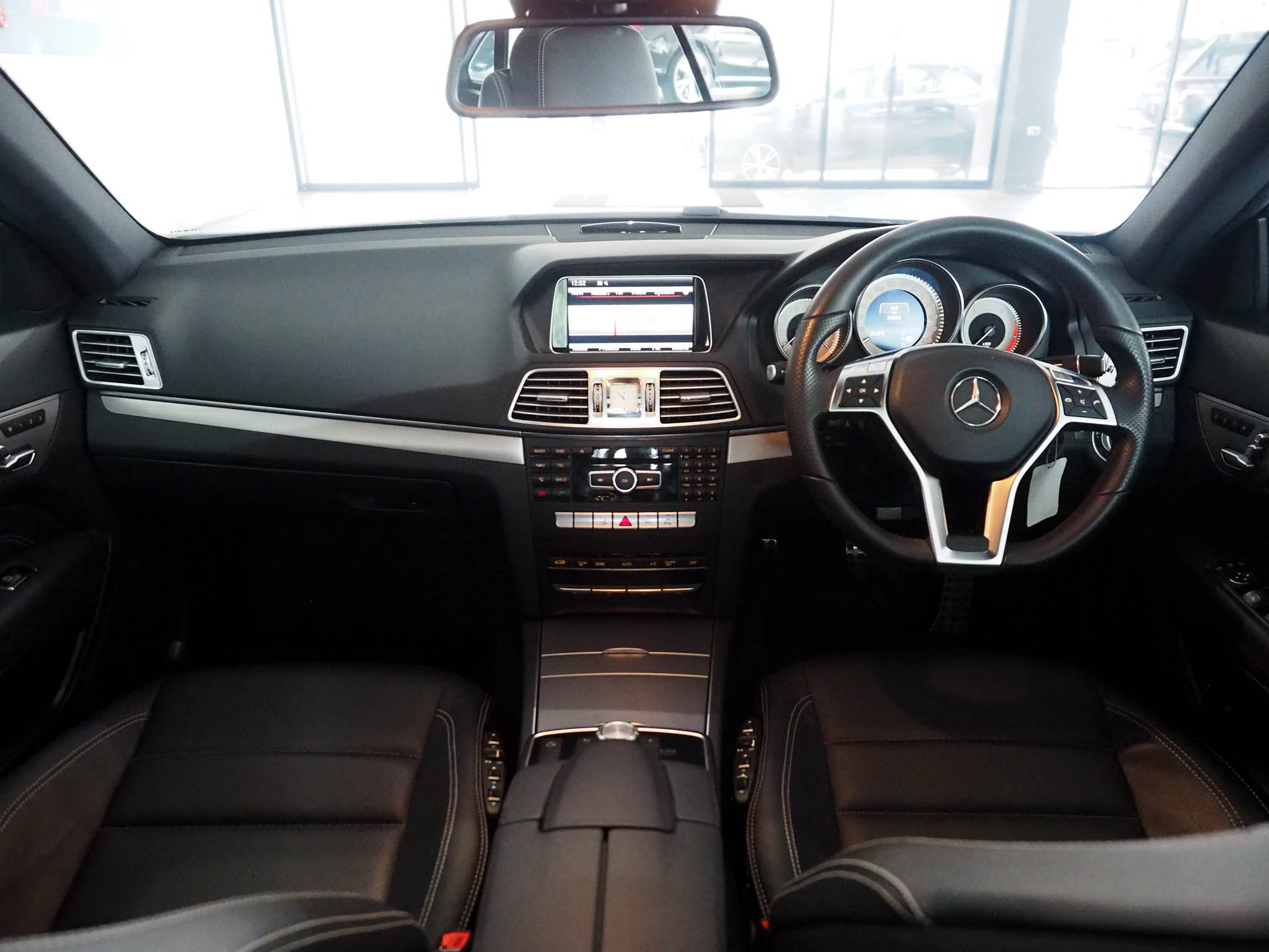 จองแล้ว E200 Coupe AMG W207