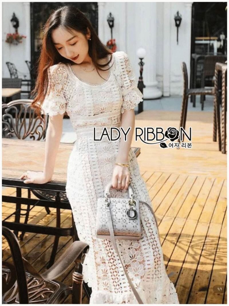 White Lace Dress เดรสผ้าลูกไม้สีขาวทรงพอดีตัว