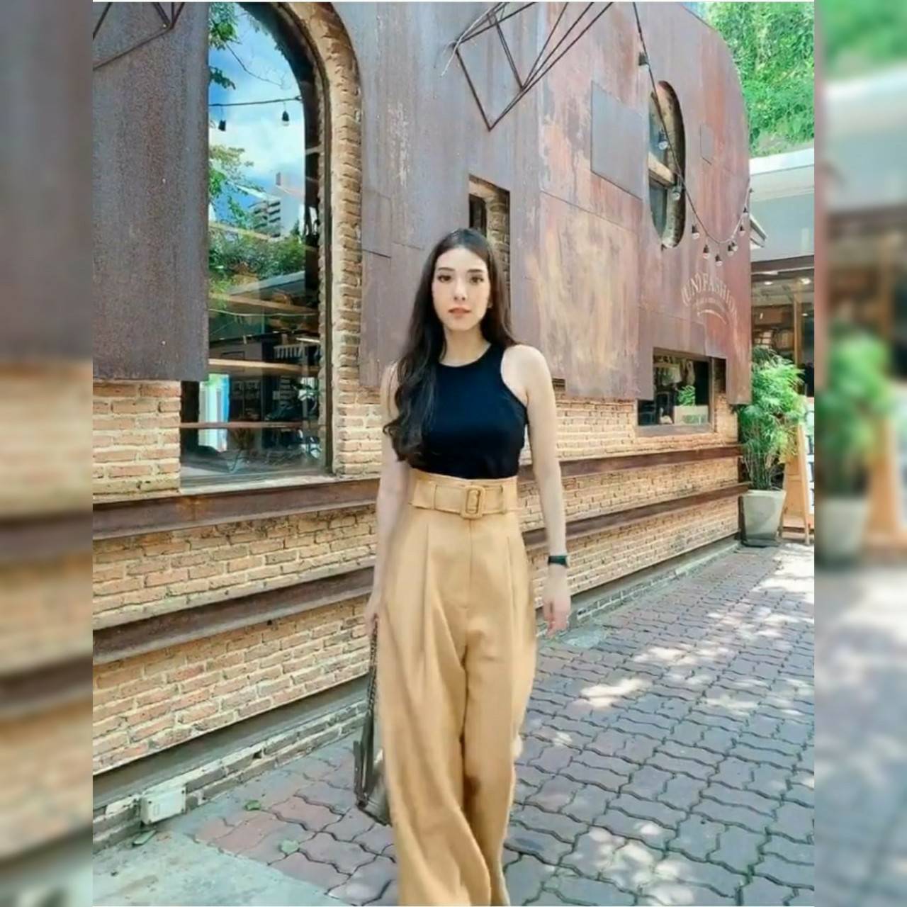 เสื้อกล้ามผ้ายืดกางเกงขาบานทรงใหญ่