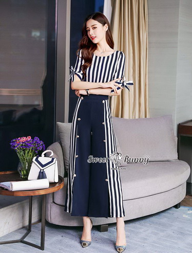 เสื้อกางเกงผ้าพิมพ์ลายทางริ้วขาวกรม เสื้อคอกลมแขนสั้น