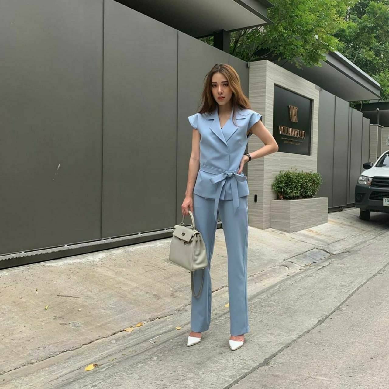 เสื้อกระดุมหน้ามาพร้อมสายผูกเอว