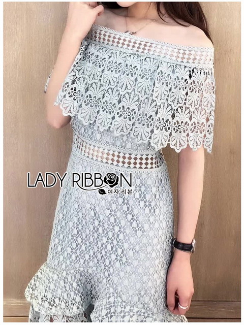 เดรสผ้าลูกไม้สีฟ้าอ่อนทรงเปิดไหล่